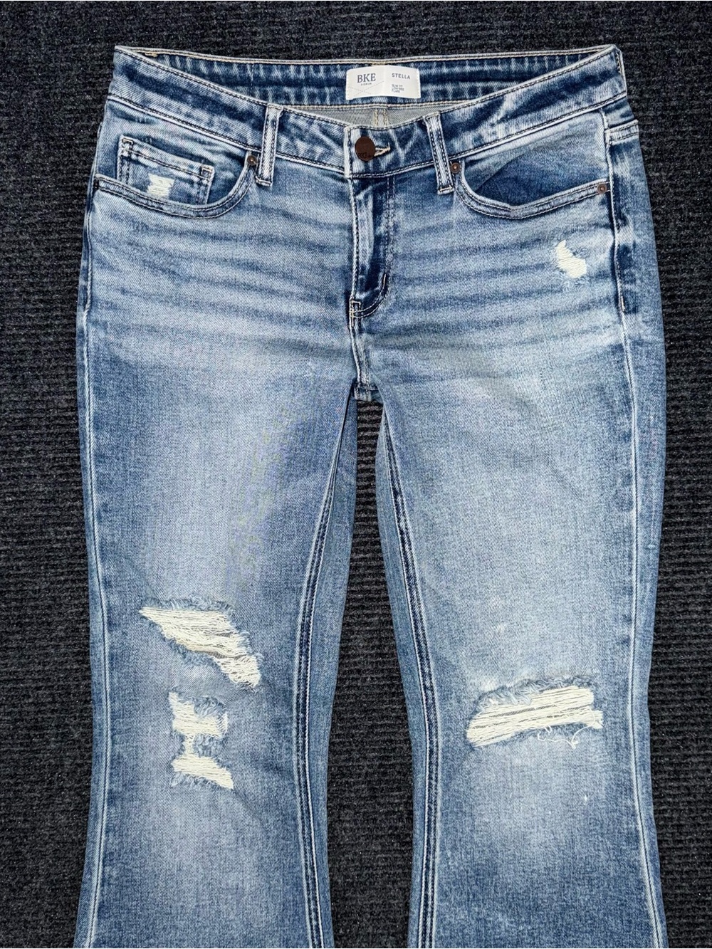 Buckle BKE Stella NWOT Slim Fit Low Rise Flare Stretch Jeans Distressed 29x30 - Picture 3 of 10